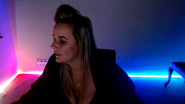 MystiqueMaven's cam snapshot