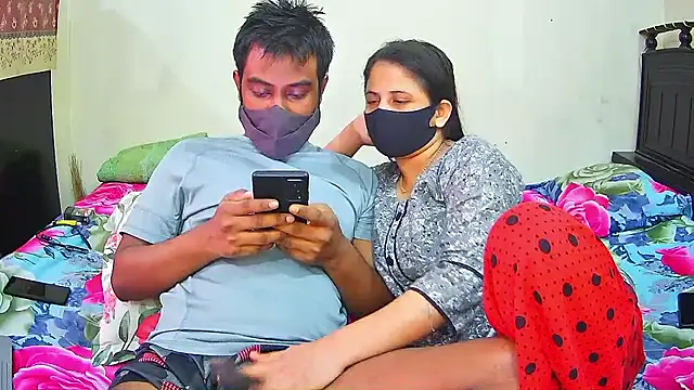 Younger_Couples's cam snapshot