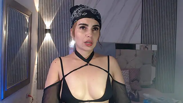 ashley__tylor's cam snapshot