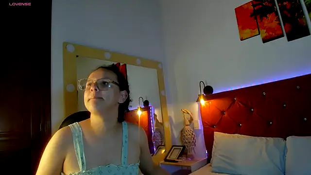 Trixye_Moon's cam snapshot