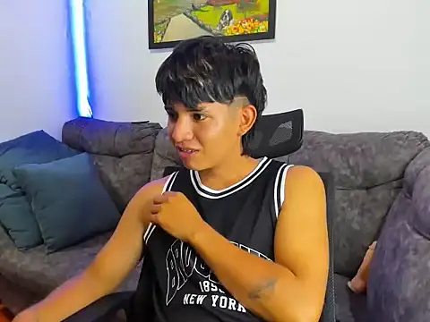 Mikke18 live sex cam