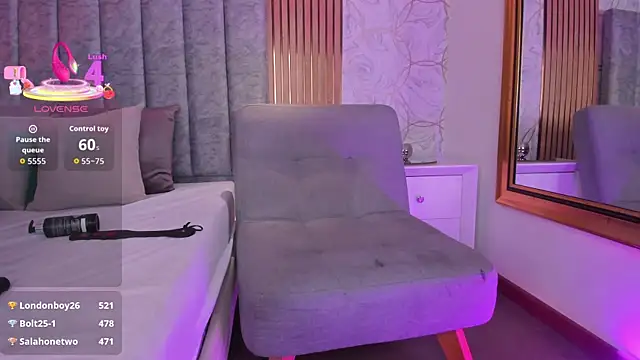 sarahyessica's cam snapshot