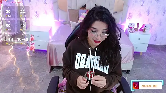 MARIANA_TAY1's cam snapshot