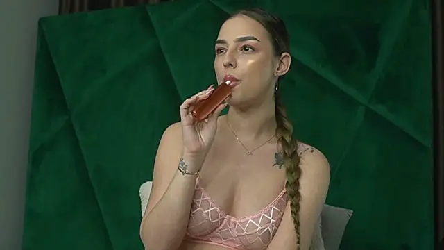 ScarletColes's cam snapshot