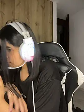 2Angela_'s cam snapshot