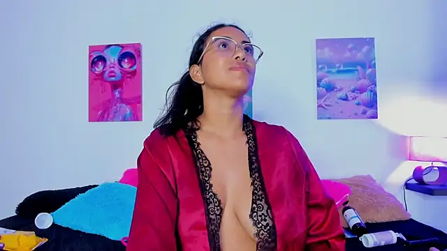 tyra_bankss_'s cam snapshot