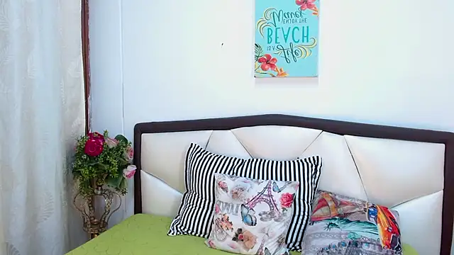 Natasha_Ferrec's cam snapshot