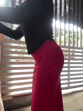 BigAssBee's cam snapshot