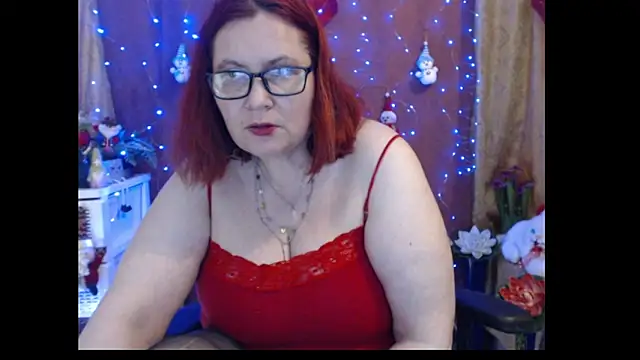 PlayfullMature's cam snapshot