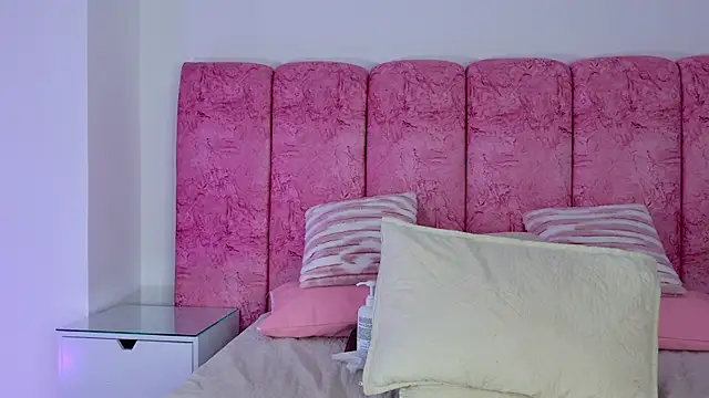 emmacurvy's cam snapshot