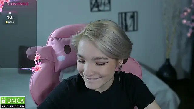 Megan_Lora's cam snapshot