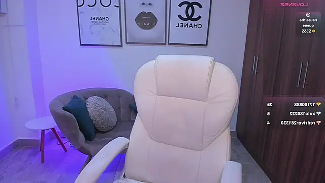 Karliie_kloss_'s cam snapshot