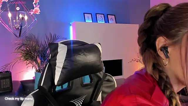 Megan_inked's cam snapshot