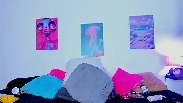 tyra_bankss_'s cam snapshot