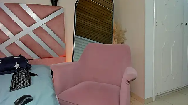 sophie_blake__'s cam snapshot