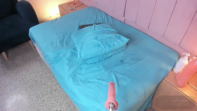 Hillary_Collins1's cam snapshot