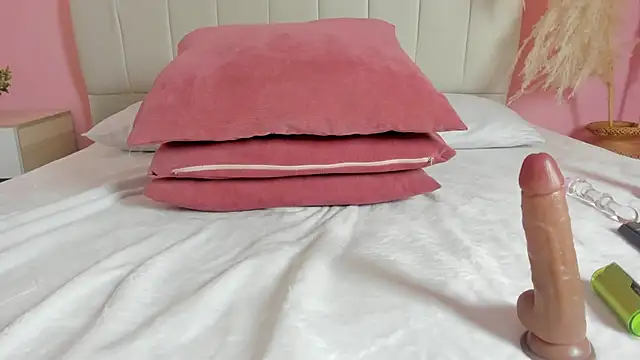 _millyjones_'s cam snapshot