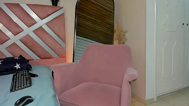 sophie_blake__'s cam snapshot