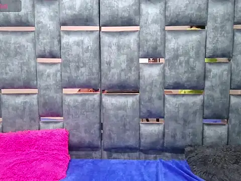 Sofi_y_Sarahx's cam snapshot