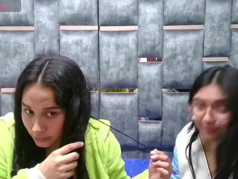 Sofi_y_Sarahx's cam snapshot