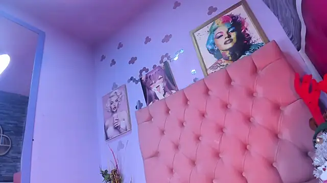 Megan_Luxe's cam snapshot