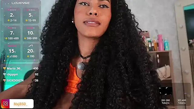 HOTBLACKANDWHITE2's cam snapshot