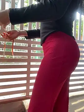 BigAssBee's cam snapshot