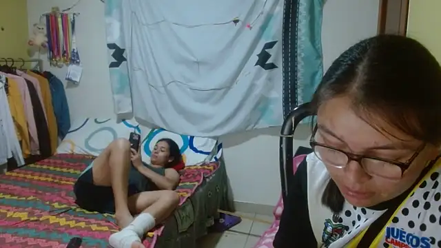 clayre_and_jill's cam snapshot