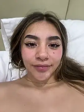 Yunaraa live sex cam