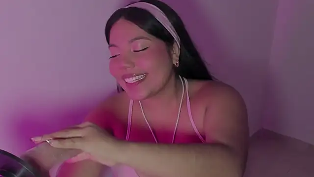 Lily_hot25's cam snapshot