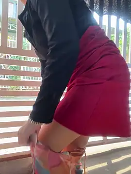 BigAssBee's cam snapshot