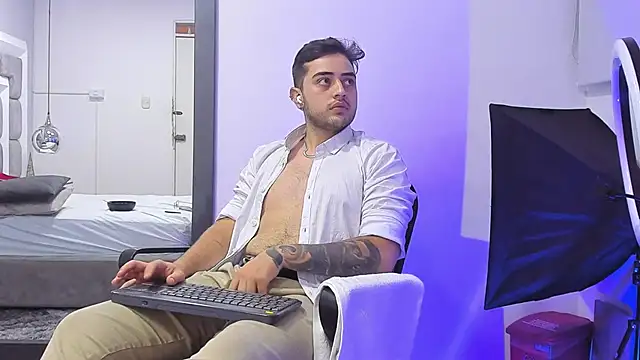 Ethan_Greys's cam snapshot