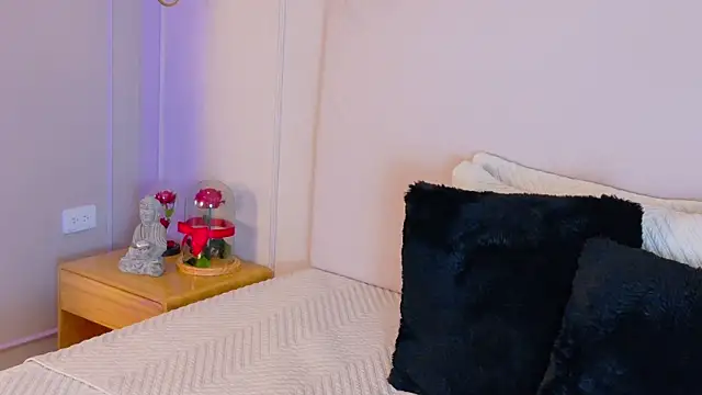 OlayaCooper live sex cam