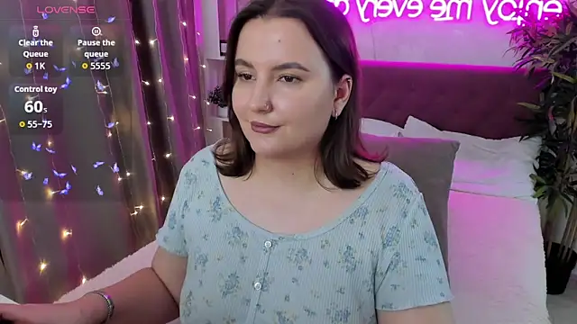 FeralPeach's cam snapshot