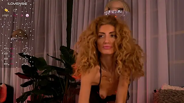 CynthiaWest's cam snapshot