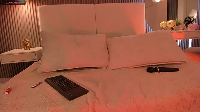 Zoewhitte's cam snapshot