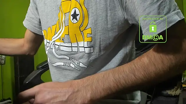 BigCumShoot's cam snapshot