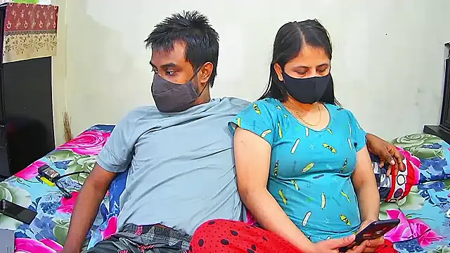 Younger_Couples's cam snapshot