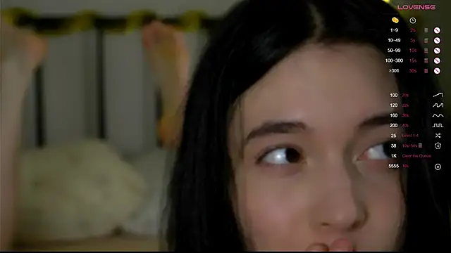 LittleOriana's cam snapshot