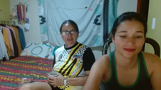 clayre_and_jill's cam snapshot