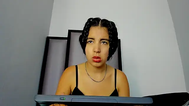 Lucy-23's cam snapshot