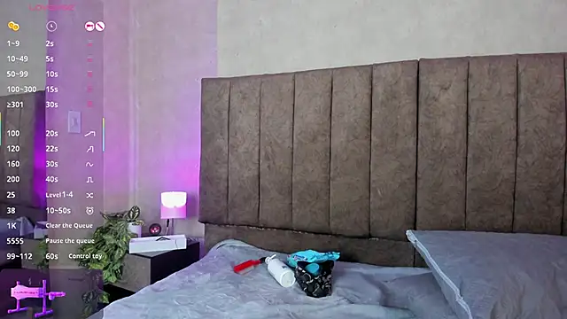 LanaMills_'s cam snapshot