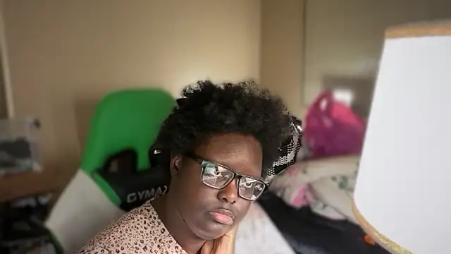 -Yagurlwest's cam snapshot