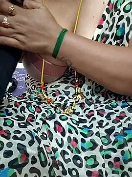 gaurika18's cam snapshot