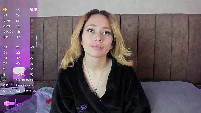 LanaMills_'s cam snapshot