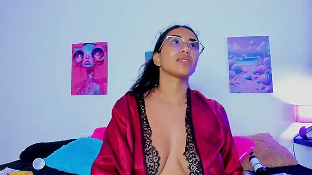 tyra_bankss_'s cam snapshot