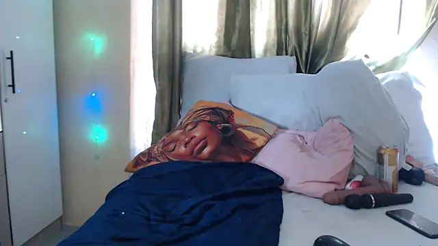 Foxybrownxx1's cam snapshot