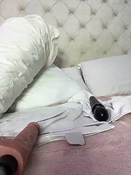 sharon_leone26's cam snapshot