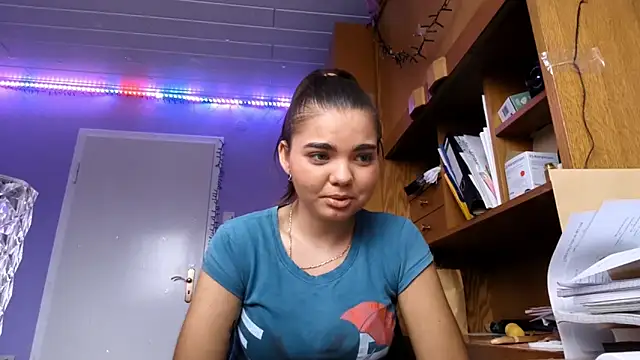 Mona_Slearys's cam snapshot