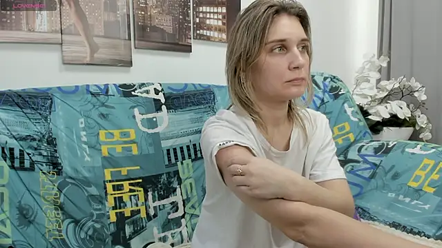 Tenderly_Sophie's cam snapshot